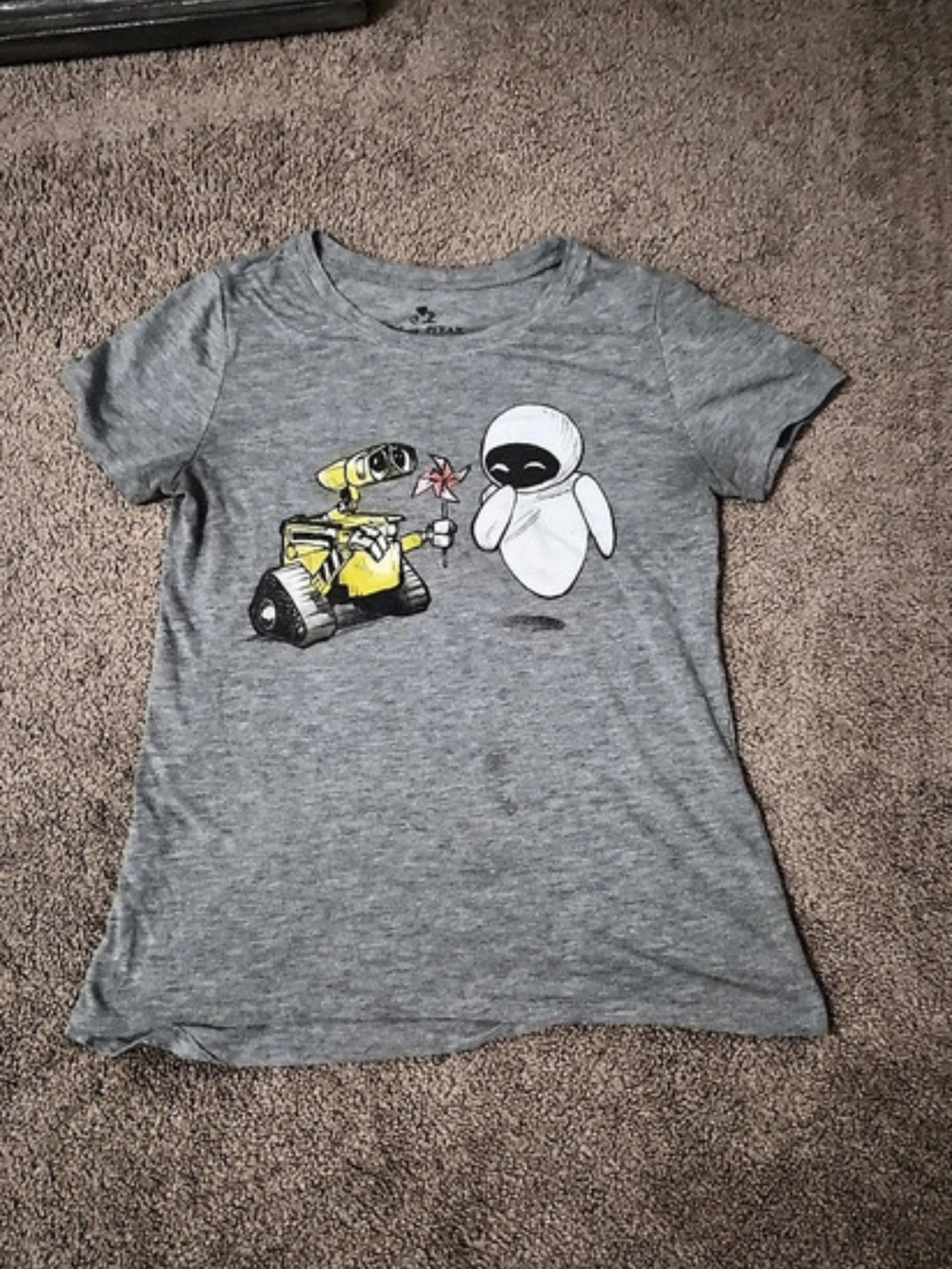 Size Large Disney Pixar Wall-E and Eve graphic tee Gray Short Sleeve Shirt